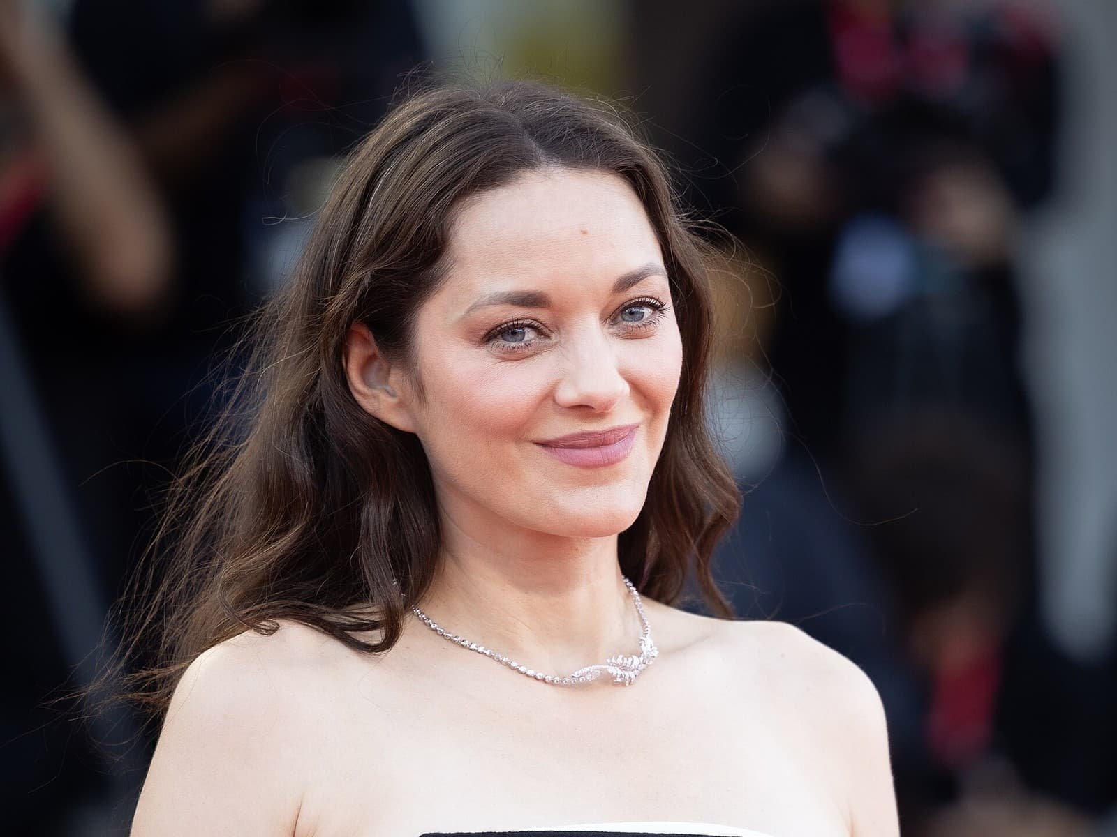 Marion Cotillard says AI actors still act like potatoes. Her fear is the day she can't tell.